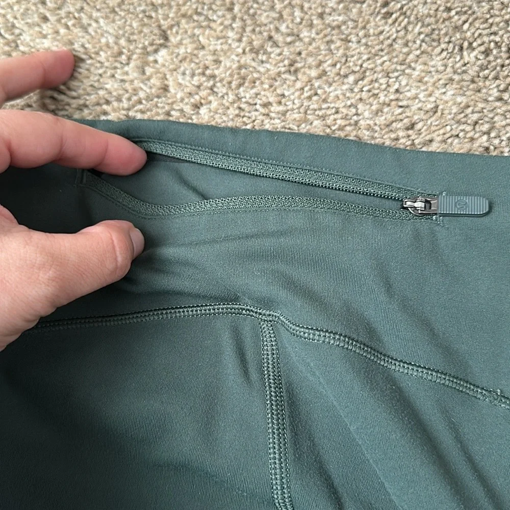 Lululemon leggings women size 8 - Picture 5 of 7